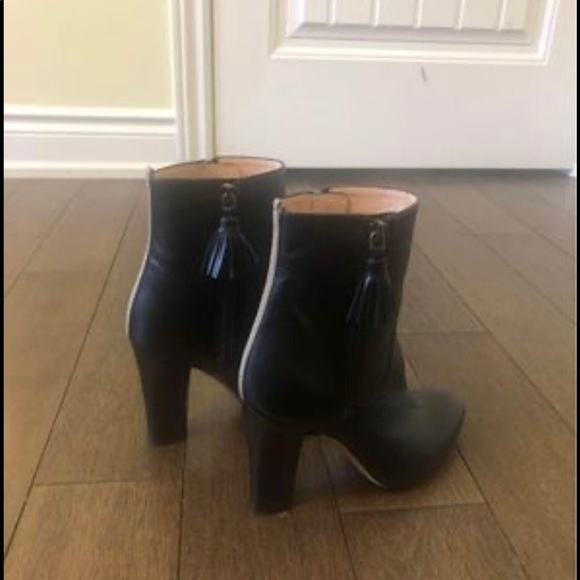 Brandnew Sarah Jessica Parker(SJP) Handmade in Italy black leather ankle boots. - Picture 7 of 10